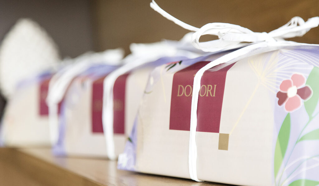 Colomba con gocce di cioccolato Domori | Acquista uova di pasqua online su Gloria Condorelli